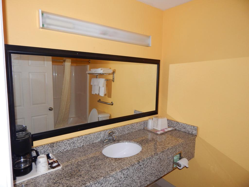 Sunrise Inn - Brownsville Стая снимка