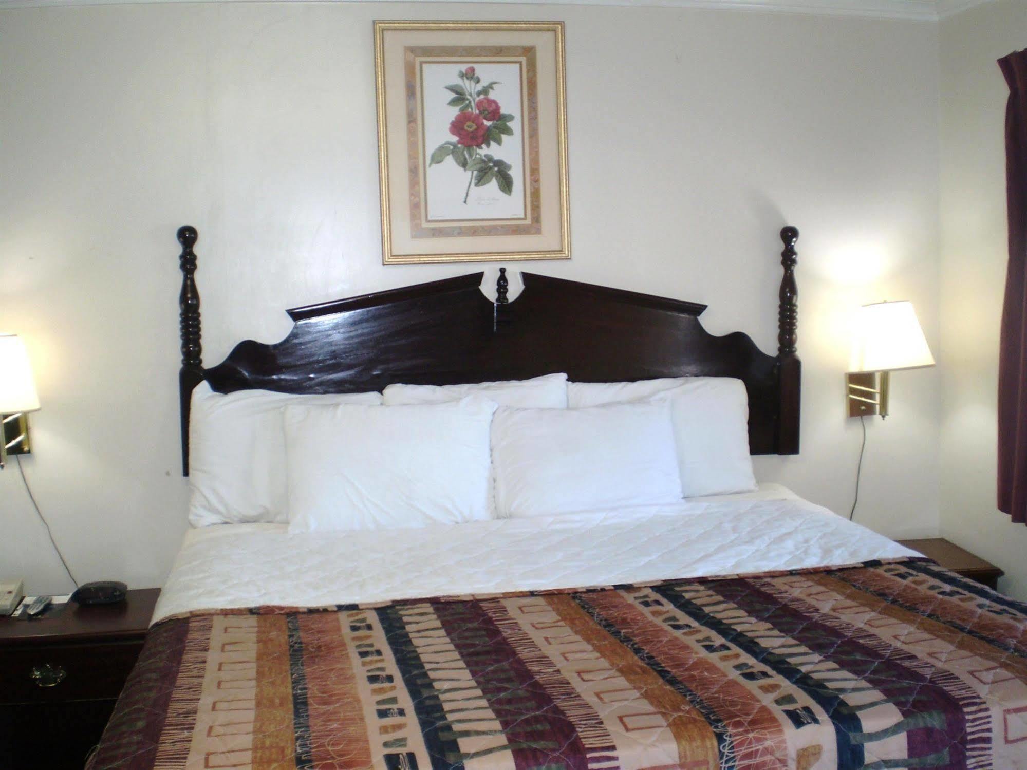 Sunrise Inn - Brownsville Екстериор снимка