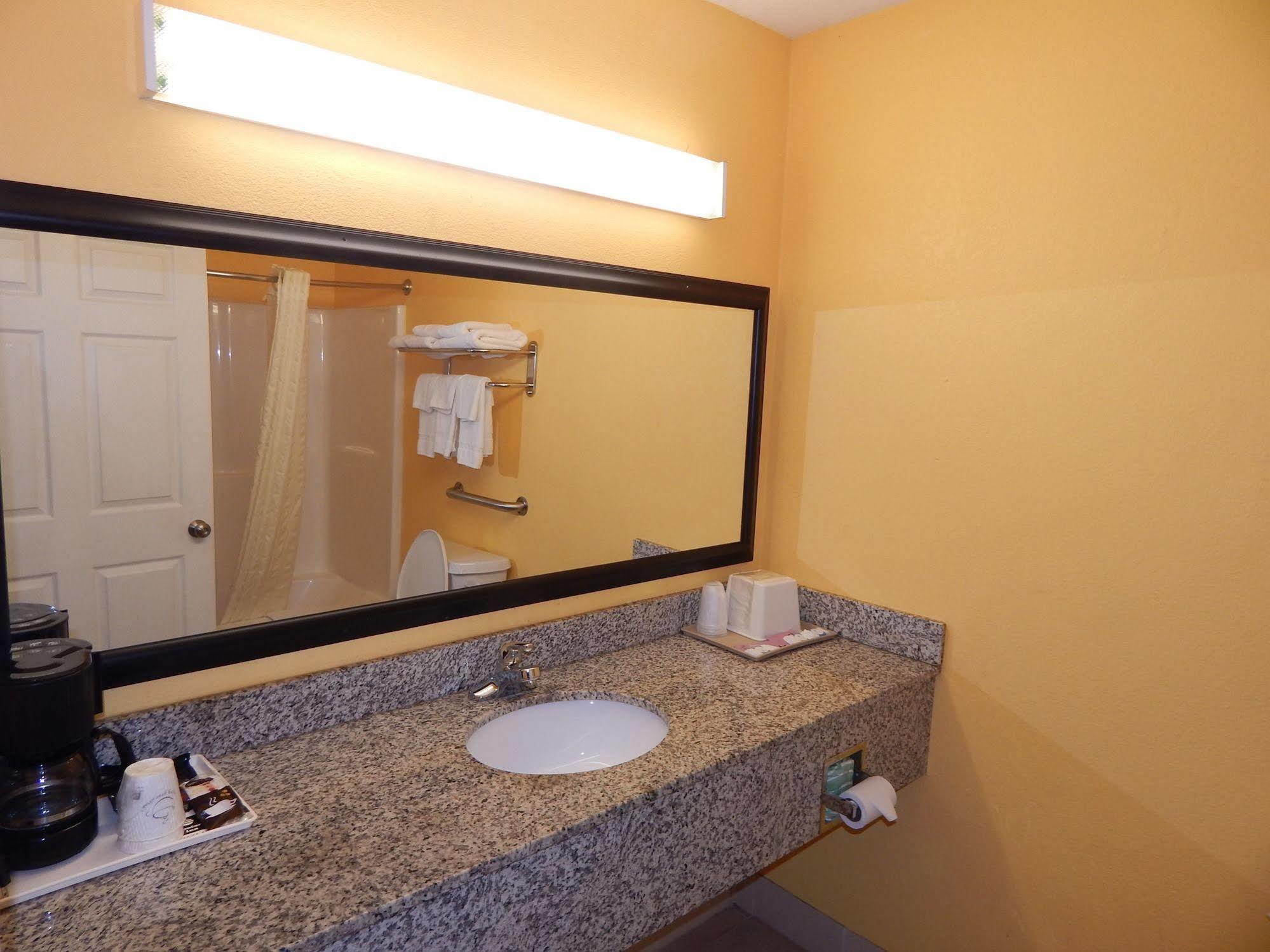 Sunrise Inn - Brownsville Екстериор снимка